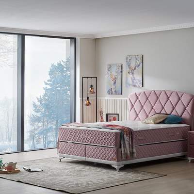 Pinky, un pat elegant de culoare roz
